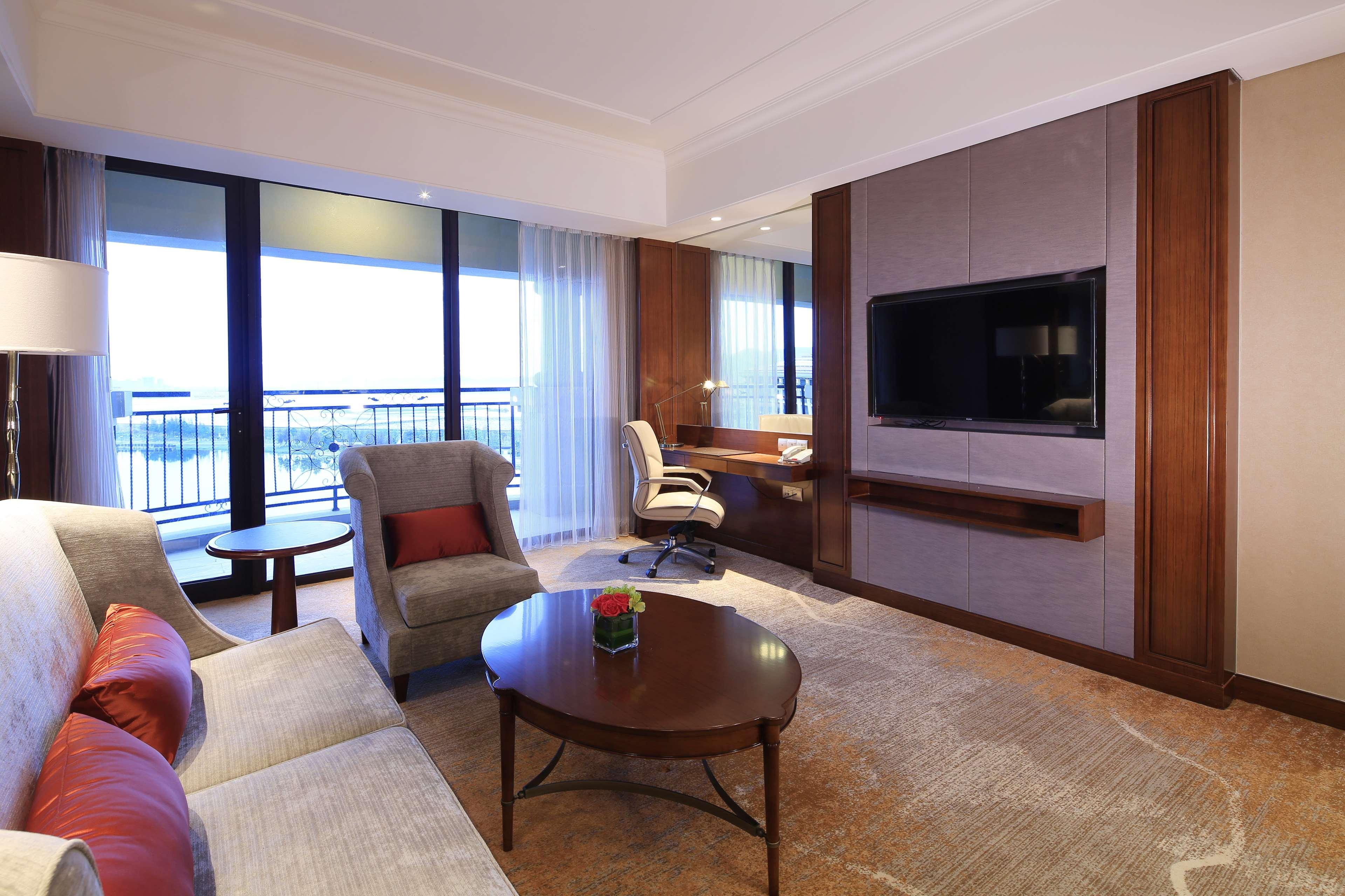 Doubletree By Hilton Ningbo - Chunxiao Hotel Luaran gambar