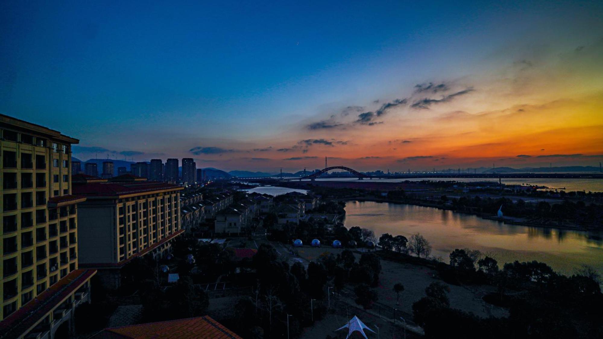 Doubletree By Hilton Ningbo - Chunxiao Hotel Luaran gambar